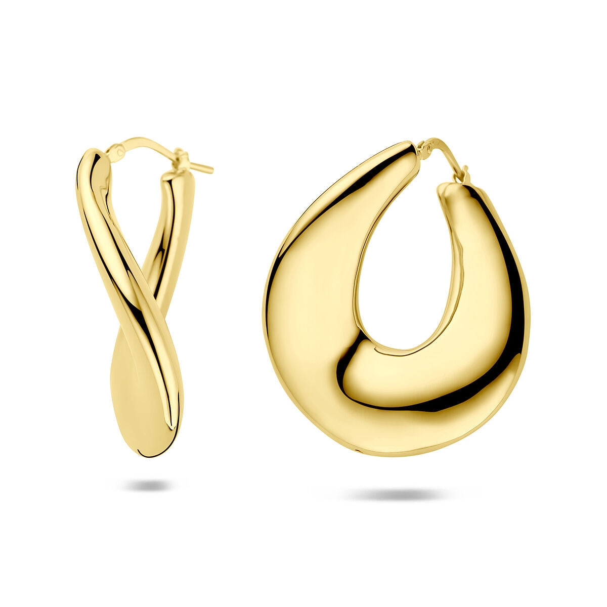 Orecchini in argento dorato, forma ondulata, diametro di 37,5 mm, finitura lucida.