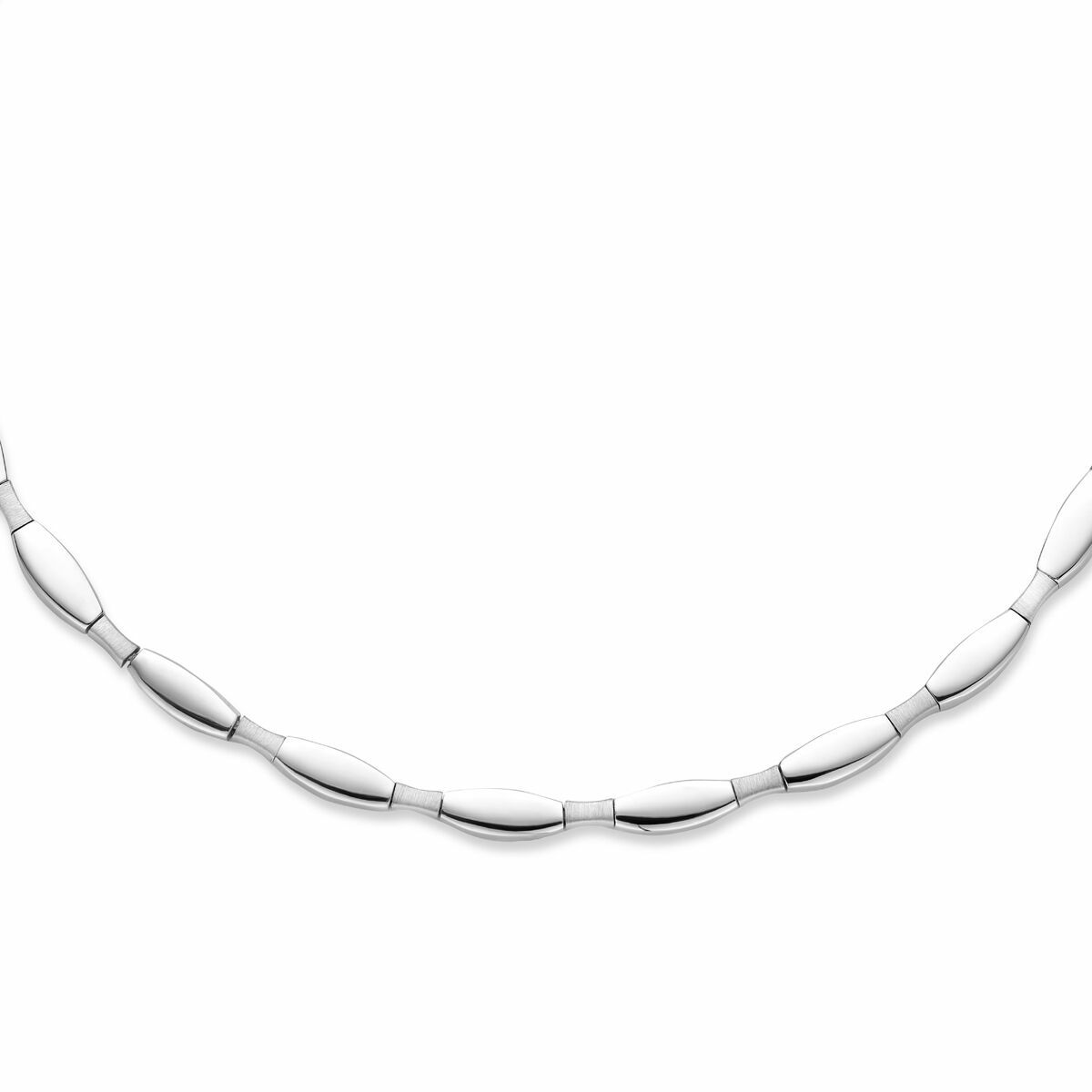 Collana choker in argento rodiato, 5,5 mm di larghezza e 43 cm di lunghezza, con finitura lucida e opaca.