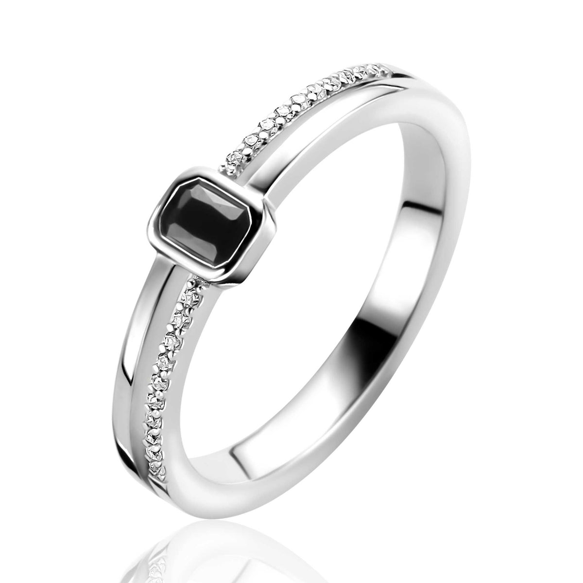 Anello in argento con pietra quadrata nera e dettagli scintillanti.