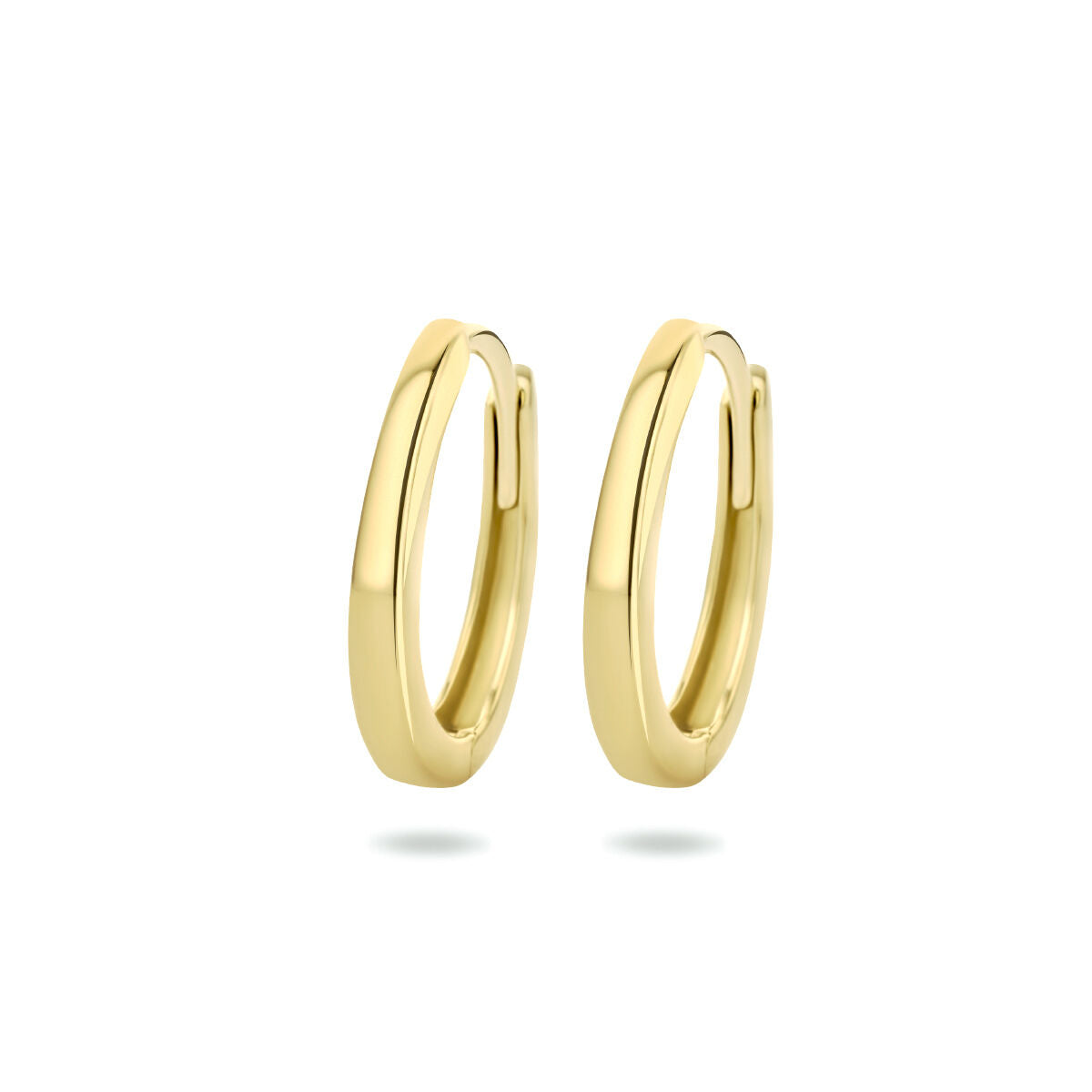 Orecchini alla creola in oro giallo 14K con finitura lucida e forma semplice.
