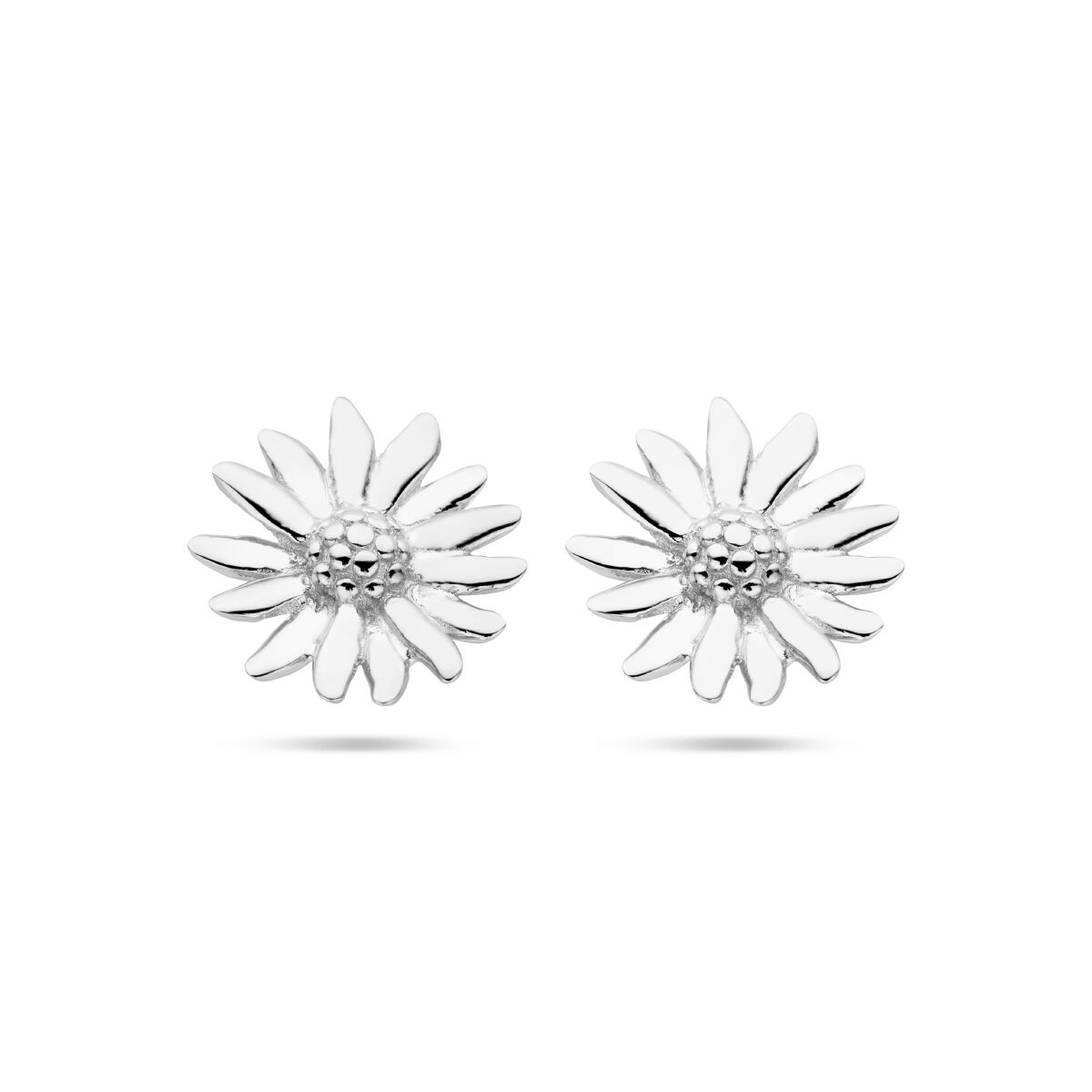 Orecchini a forma di margherita in argento rodiato.