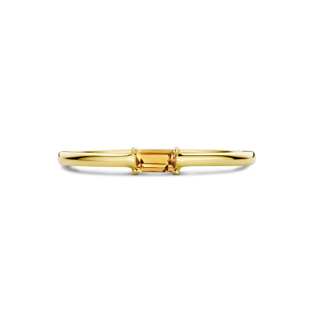 De Van der Kooij Collectie ring met geboortesteen citrien november is een minimalistische 14K geelgouden damesring, voorzien van een klein rechthoekig baguette citrien edelsteen in het midden.