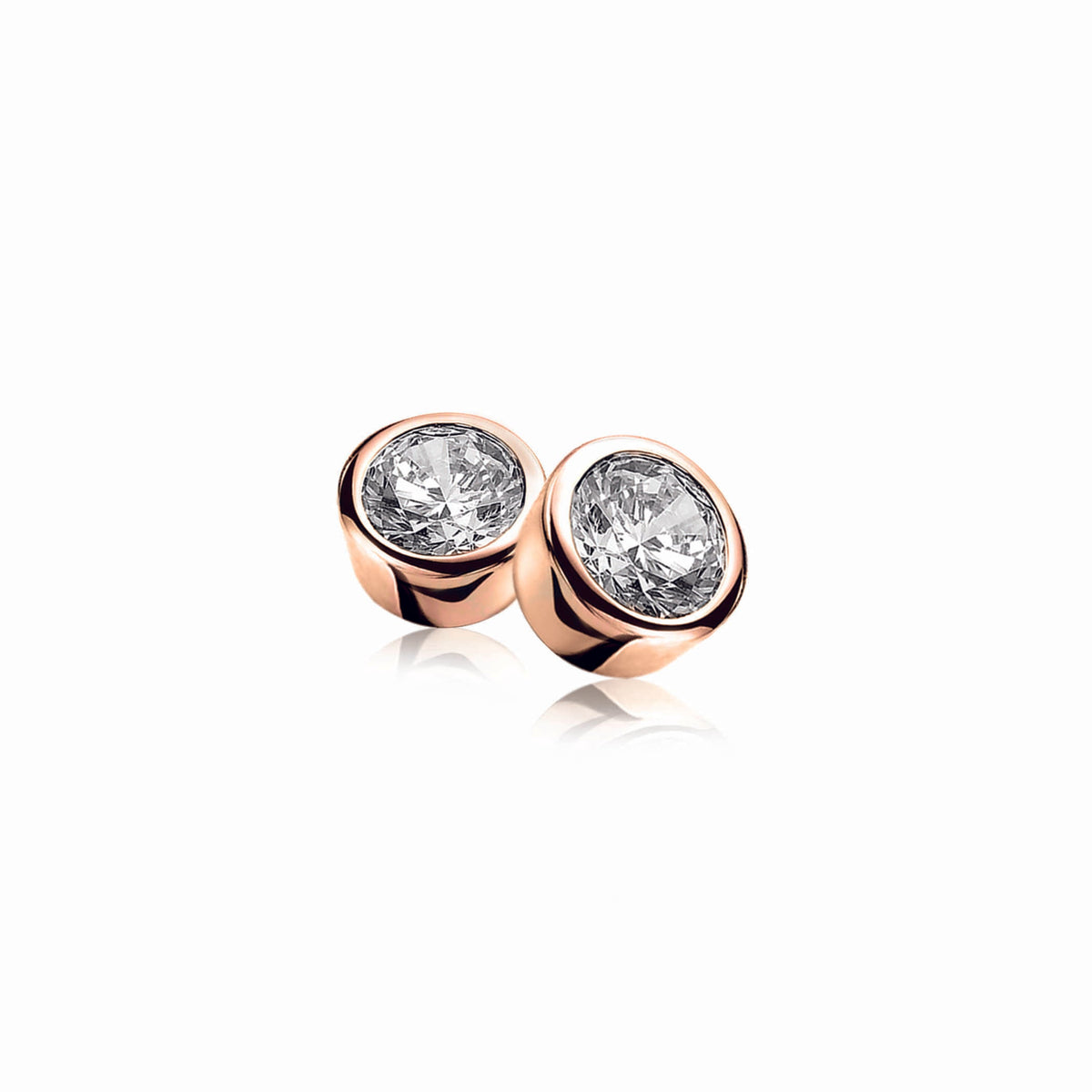 Orecchini in oro rosa con pietra trasparente incastonata.
