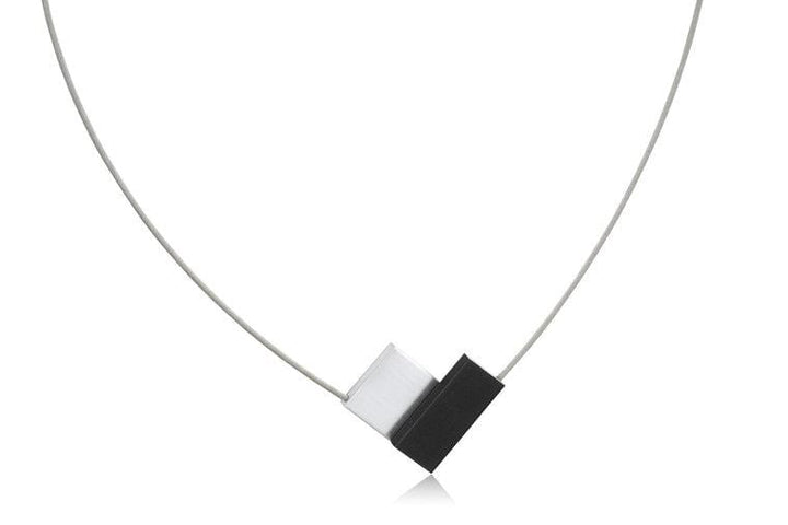 Collana a V Nera C150Z