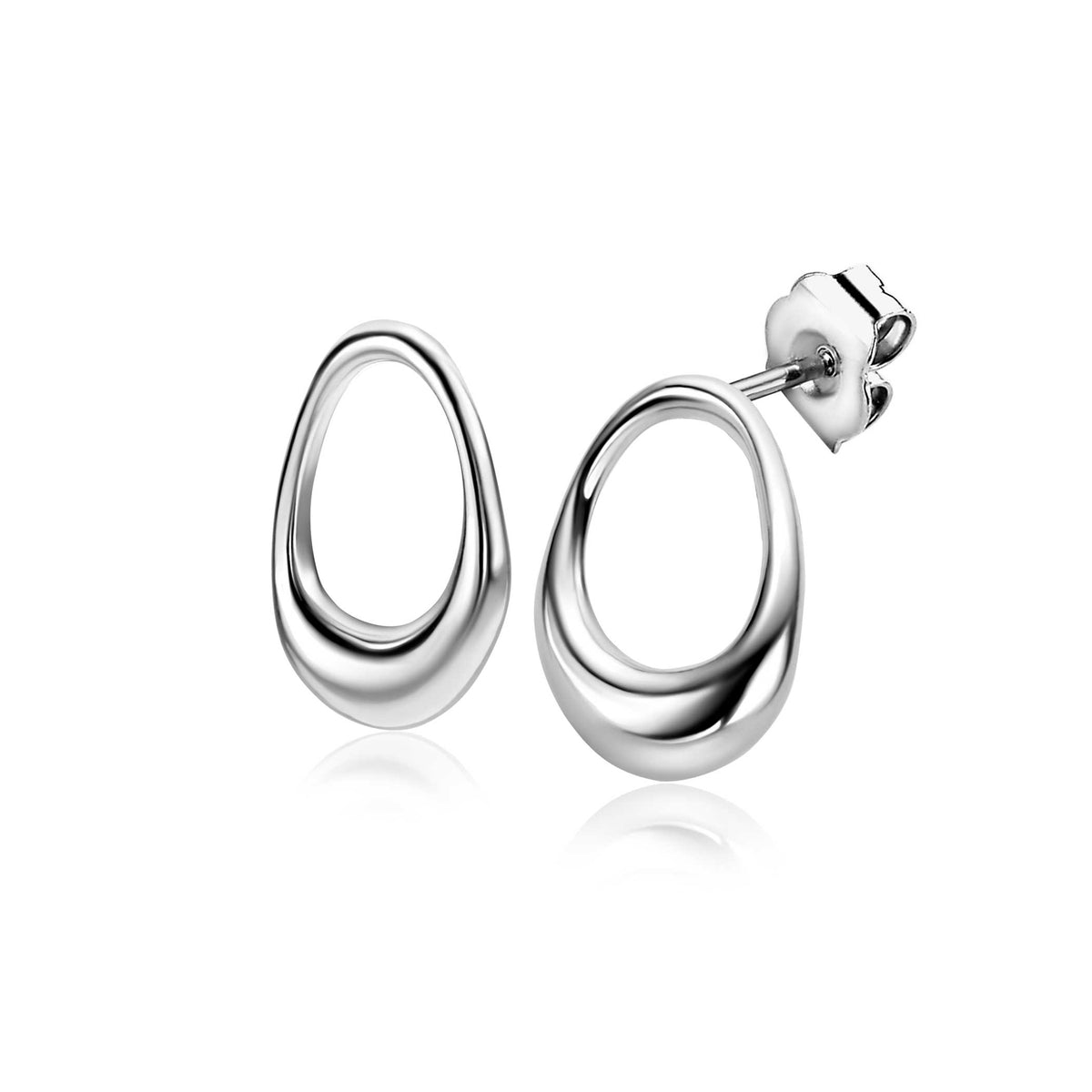 Orecchini in argento con forma ovale e finitura lucida.