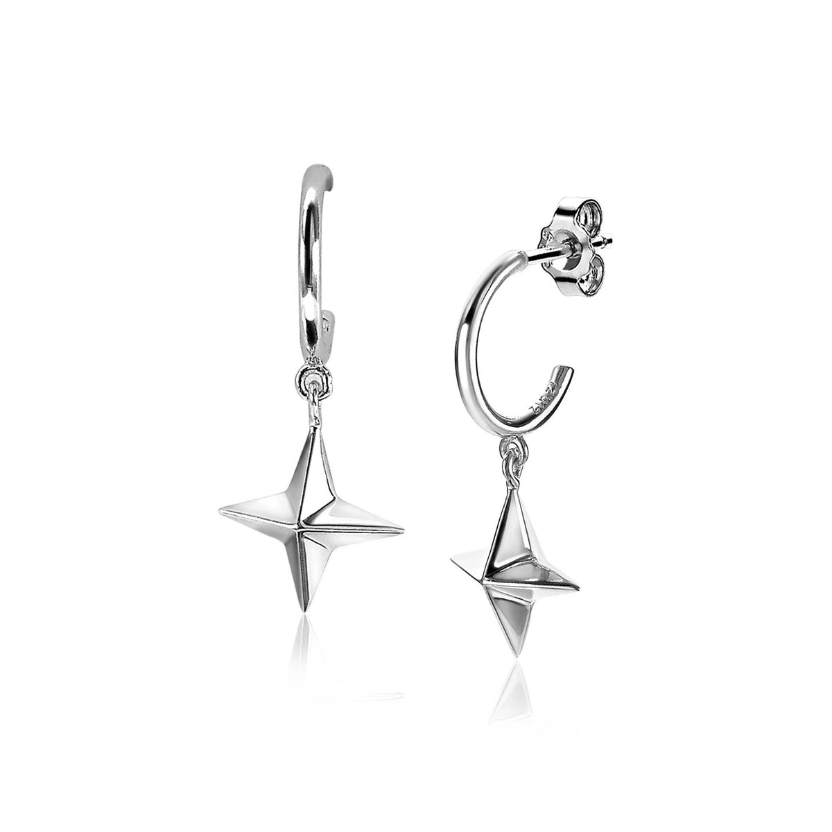 Orecchini in argento con pendente a forma di stella.