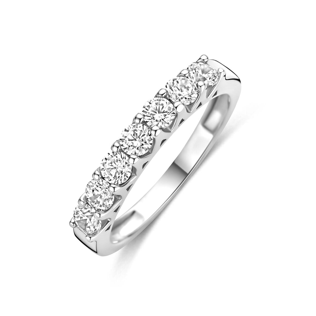 Gerhodineerde zilveren alliance ring met meerdere zirkonia's in een rij.