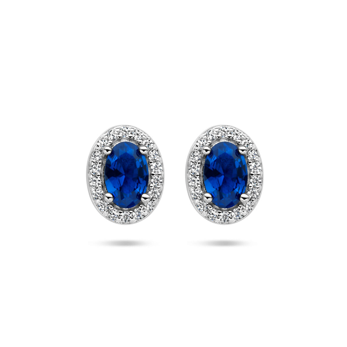 Orecchini con zirconi blu e bianchi, montatura in argento rodiato, forma ovale.