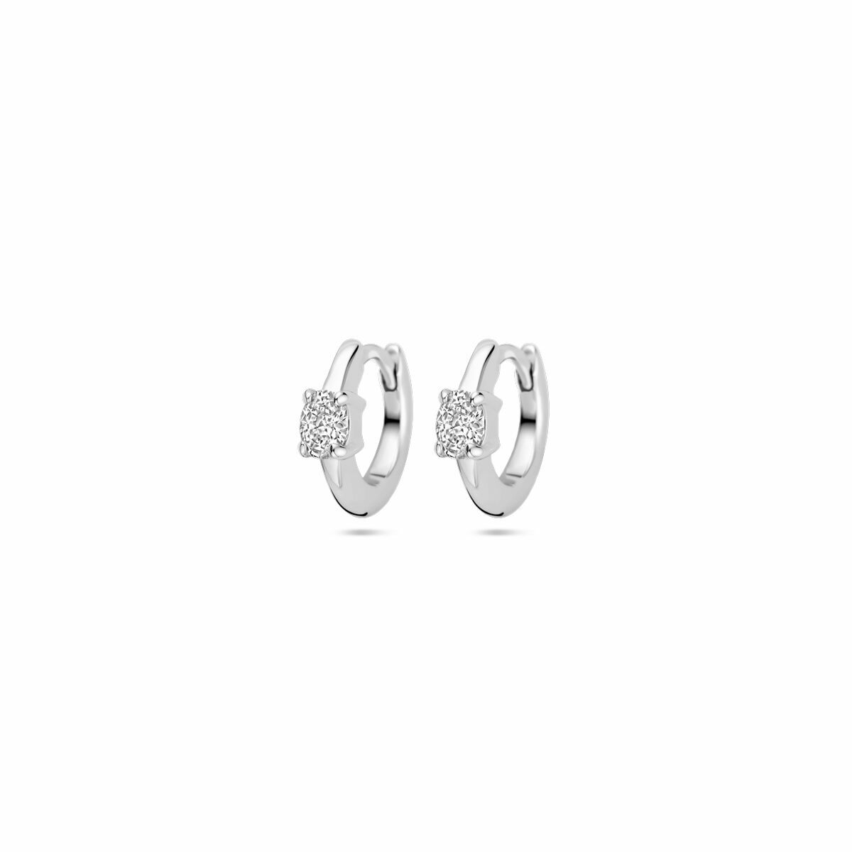 Orecchini alla creola in argento rodiato con zircone, diametro di 10 mm.