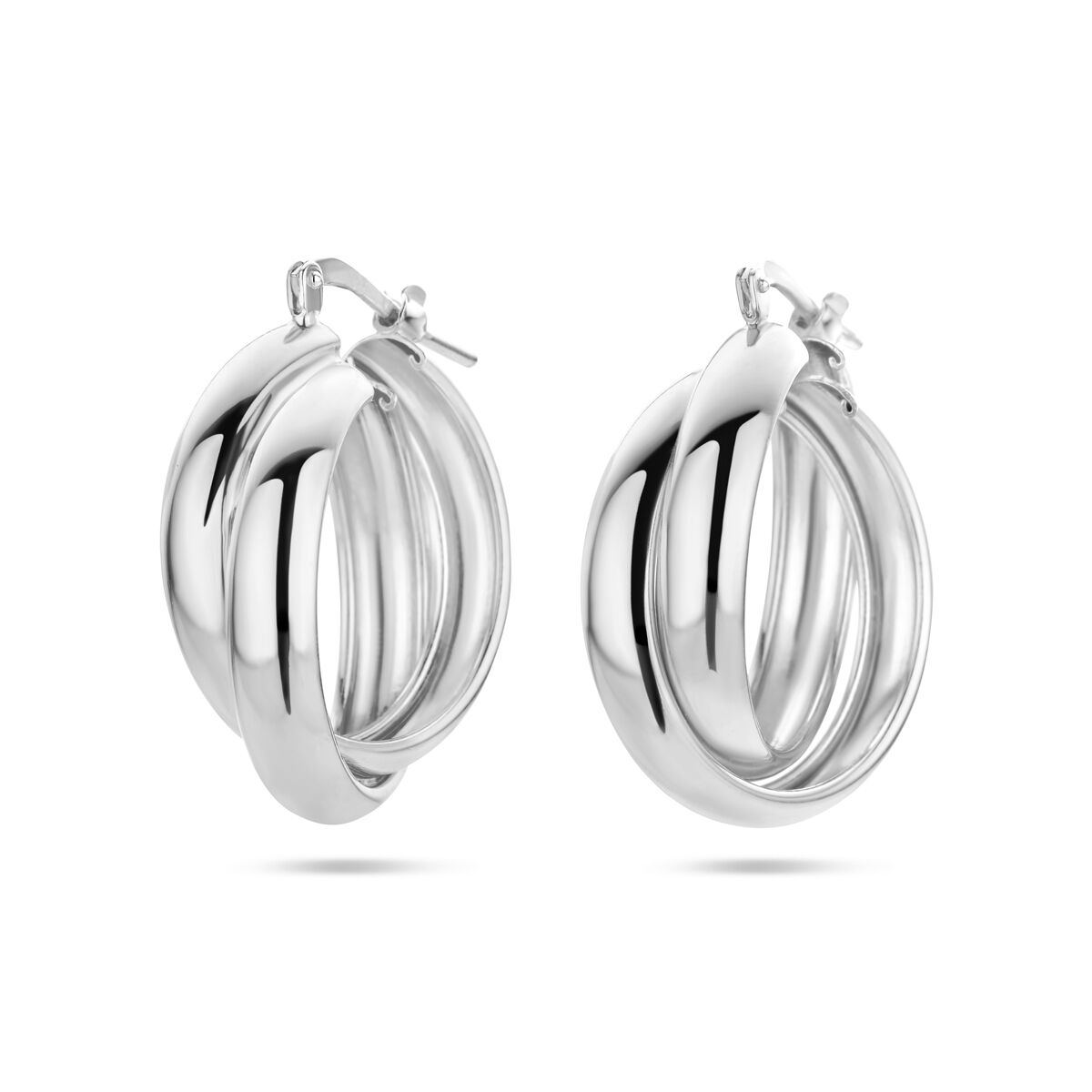 Orecchini argentati rodiati con design intrecciato e chiusura a scatto.