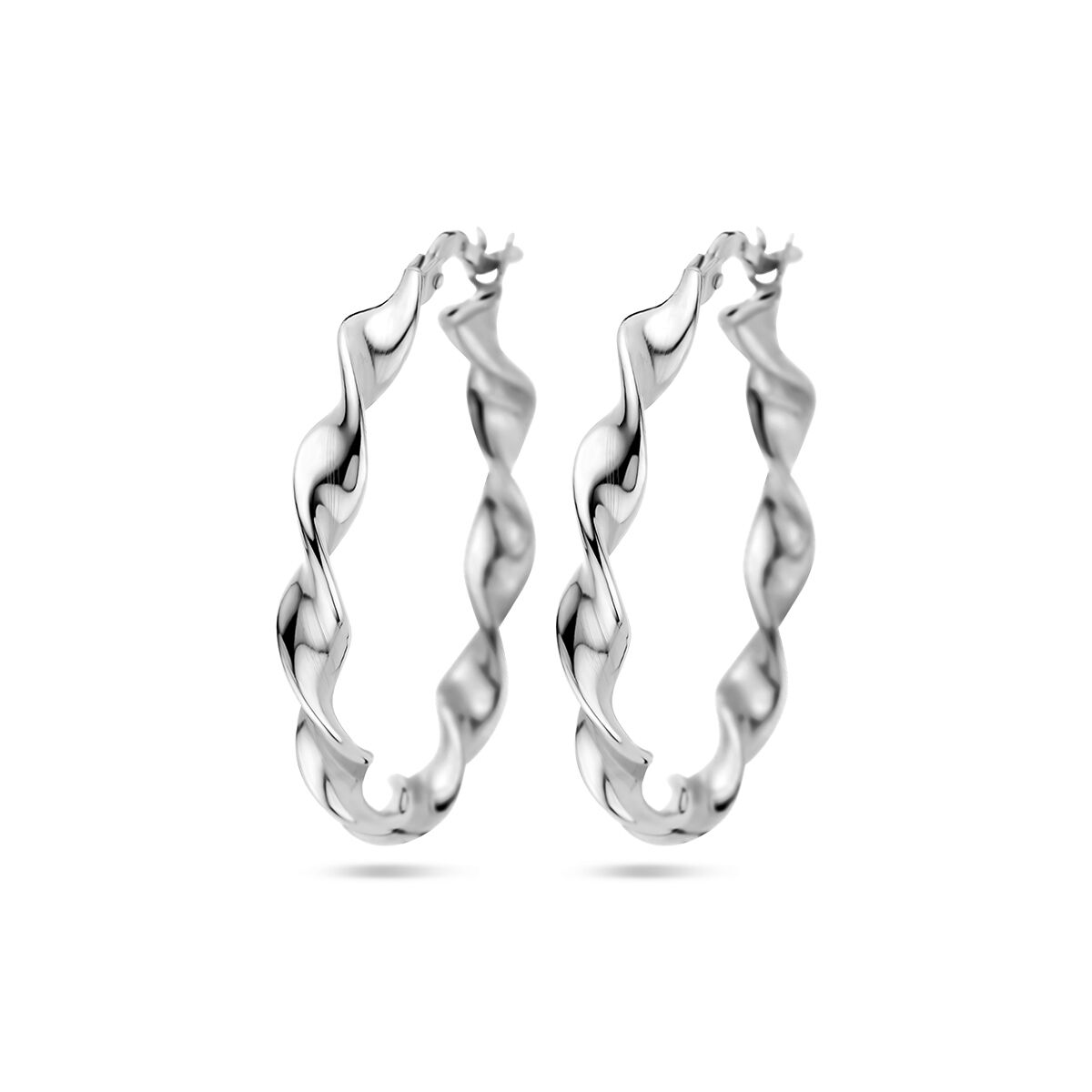 Gedraaide oorringen van gerhodineerd zilver met een glanzende afwerking.