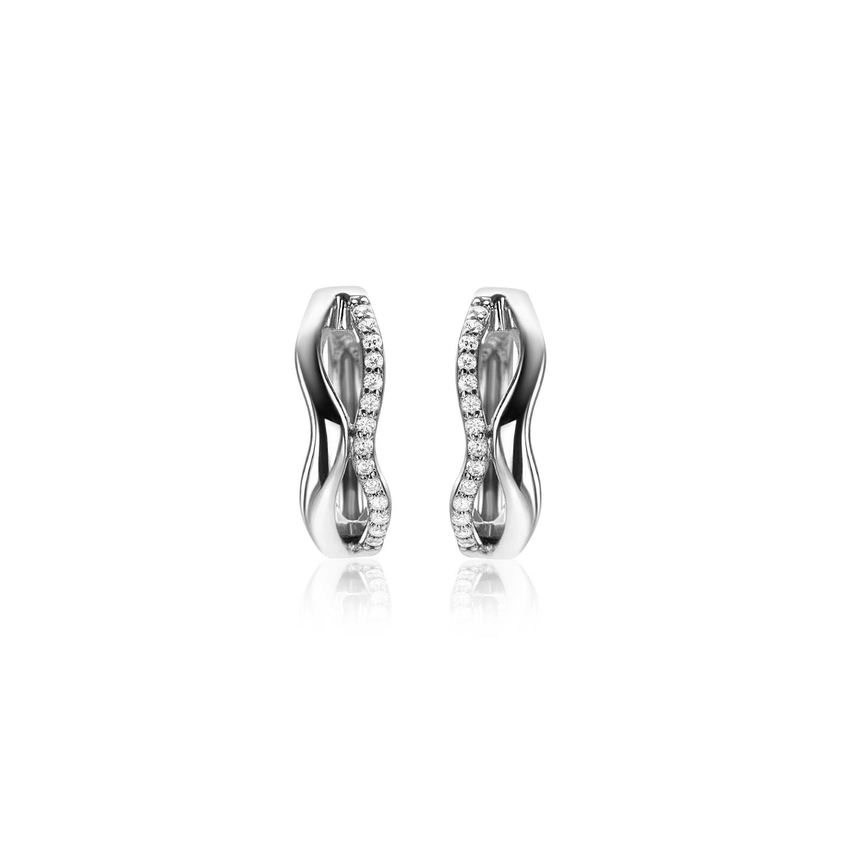 Orecchini in argento con design ondulato e dettagli di zirconi.