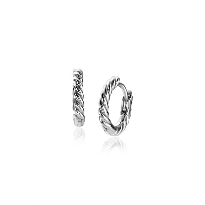 Orecchini alla creola in argento con design intrecciato.