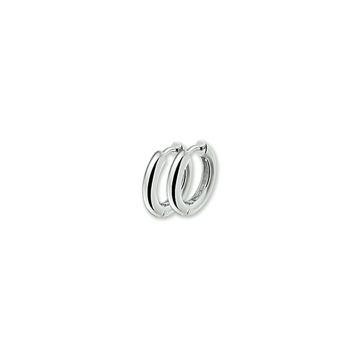 Orecchini alla creola con forma bombata in argento lucido.