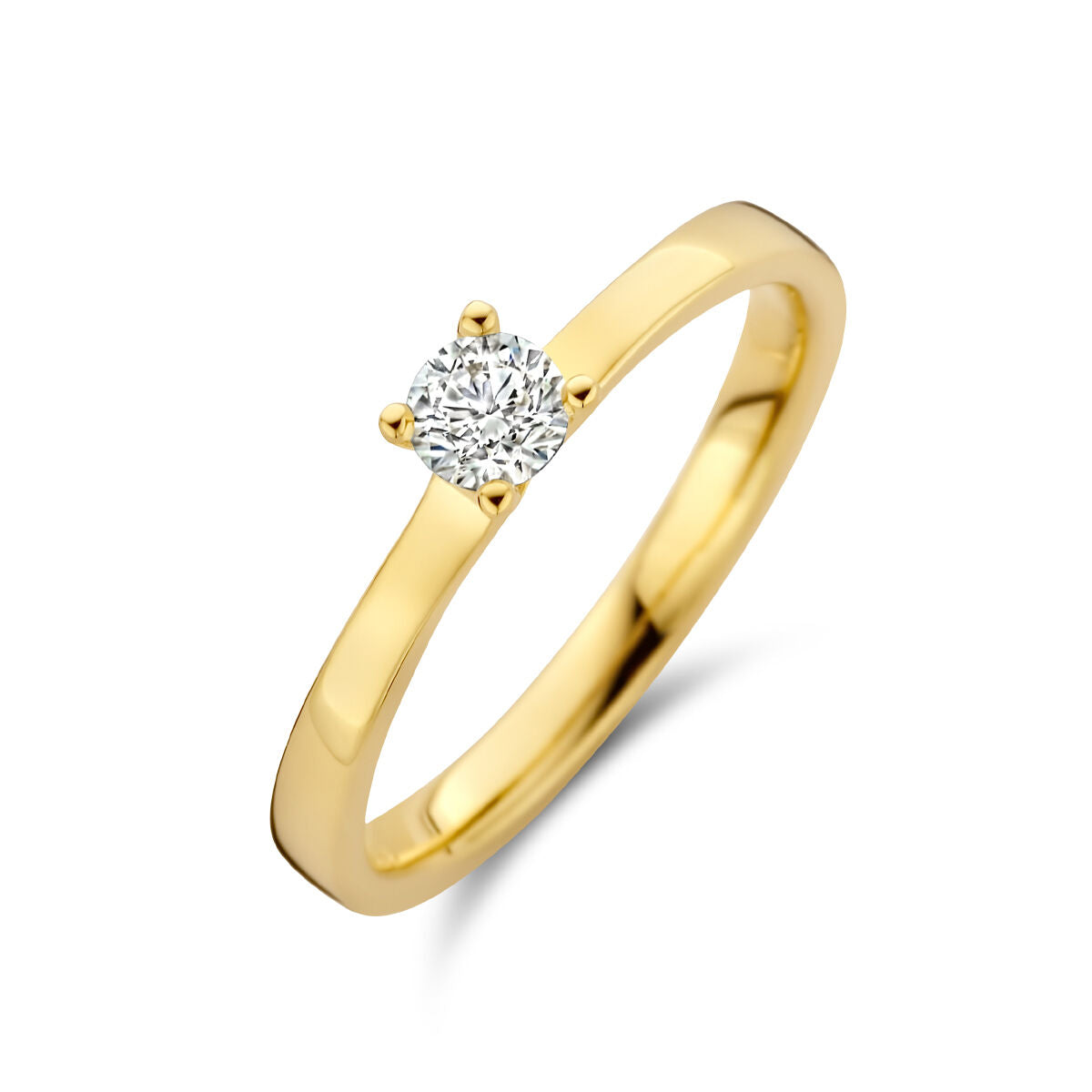 De Van der Kooij Collectie ring diamant 0.25ct H SI in 14K geelgoud heeft een enkele ronde diamant in een klassieke zetting met vier tanden, elegant gepresenteerd op een witte achtergrond.