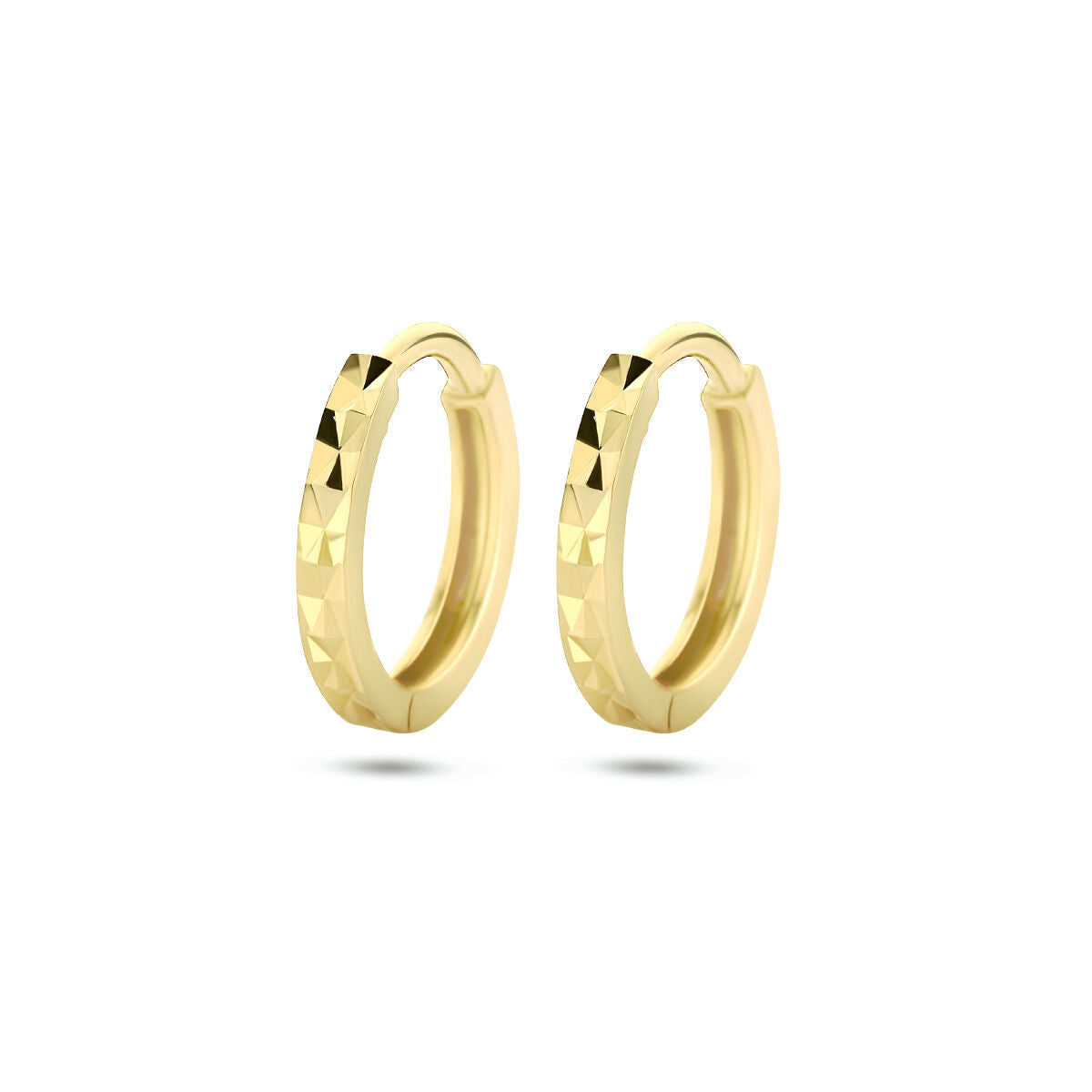 Orecchini alla creola in oro giallo 14K con finitura diamantata.