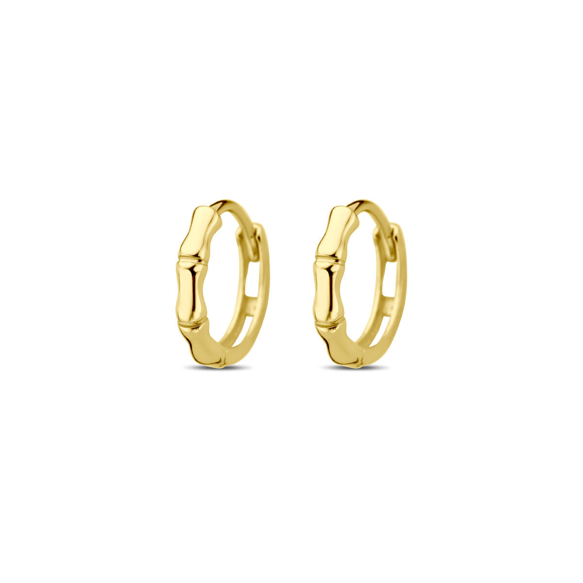 Orecchini alla creola in oro giallo 14K, diametro di 9,5 mm, con design semplice e linee morbide.
