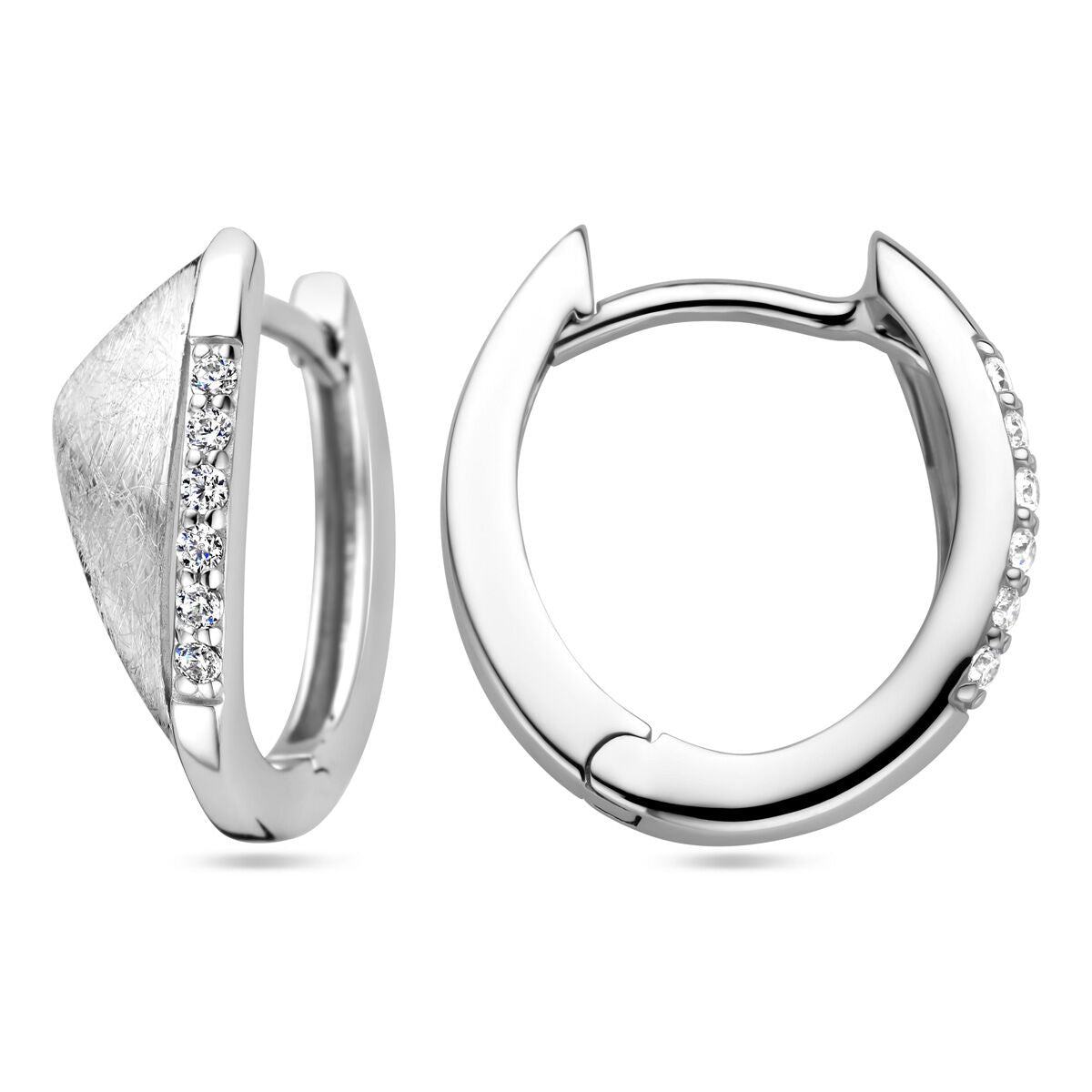 Orecchini alla creola in argento rodiato con zircone, finitura satinata e dettagli lucidi.