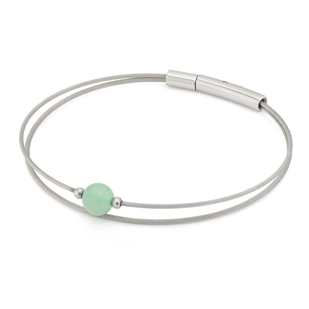 De Thinking of You-Armband Aventurijn A713A van CLIC Creations heeft een minimalistische dubbele zilveren band met een kleine aventurijnsteen, aangevuld met een eenvoudige cilindrische sluiting - ideaal voor degenen die subtiele elegantie koesteren.