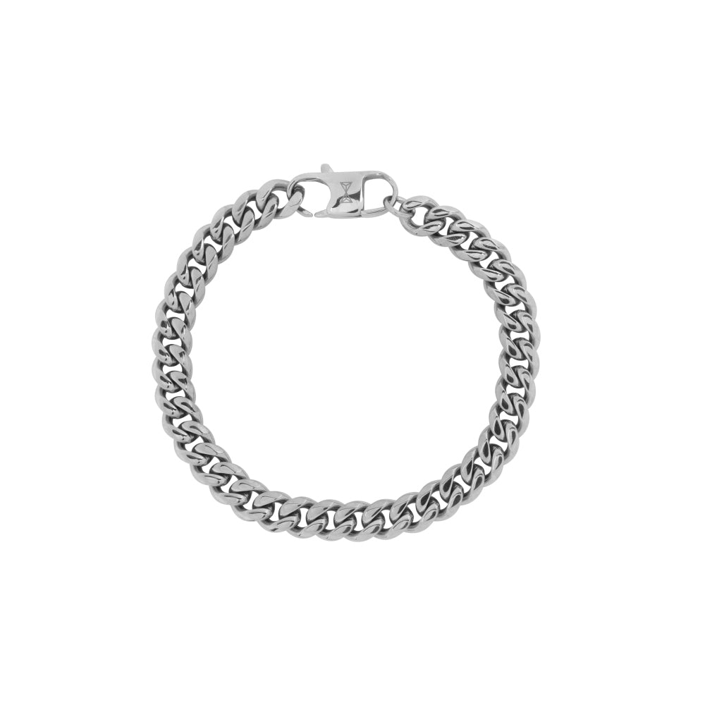 De Zilverkleurige armband van AZE Jewels, uit de Gourmette Eight - Inox collectie, heeft in elkaar grijpende schakels en een reliëfdruksluiting. Gemaakt van RVS 316L, vormt het een cirkelvorm die plat op een witte achtergrond ligt.