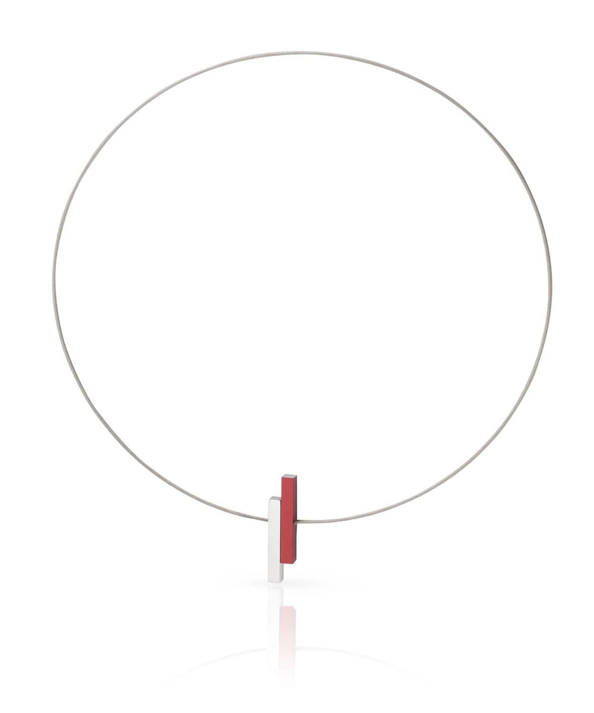Collana con barretta rossa e bianca, design minimalista e forma circolare.