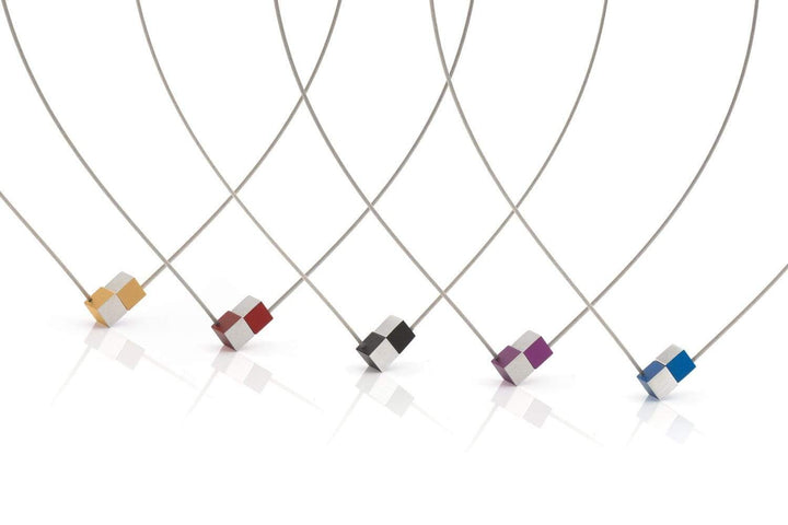 Collana due cubetti nero color oro con filo color oro CG205ZG