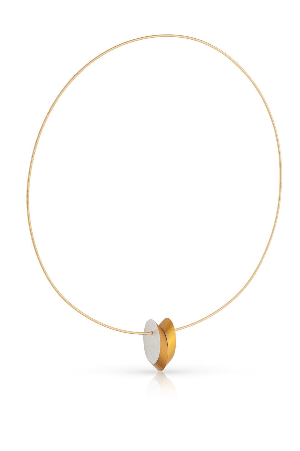 Collana con ovali sovrapposti in oro e argento, con una finitura lucida.