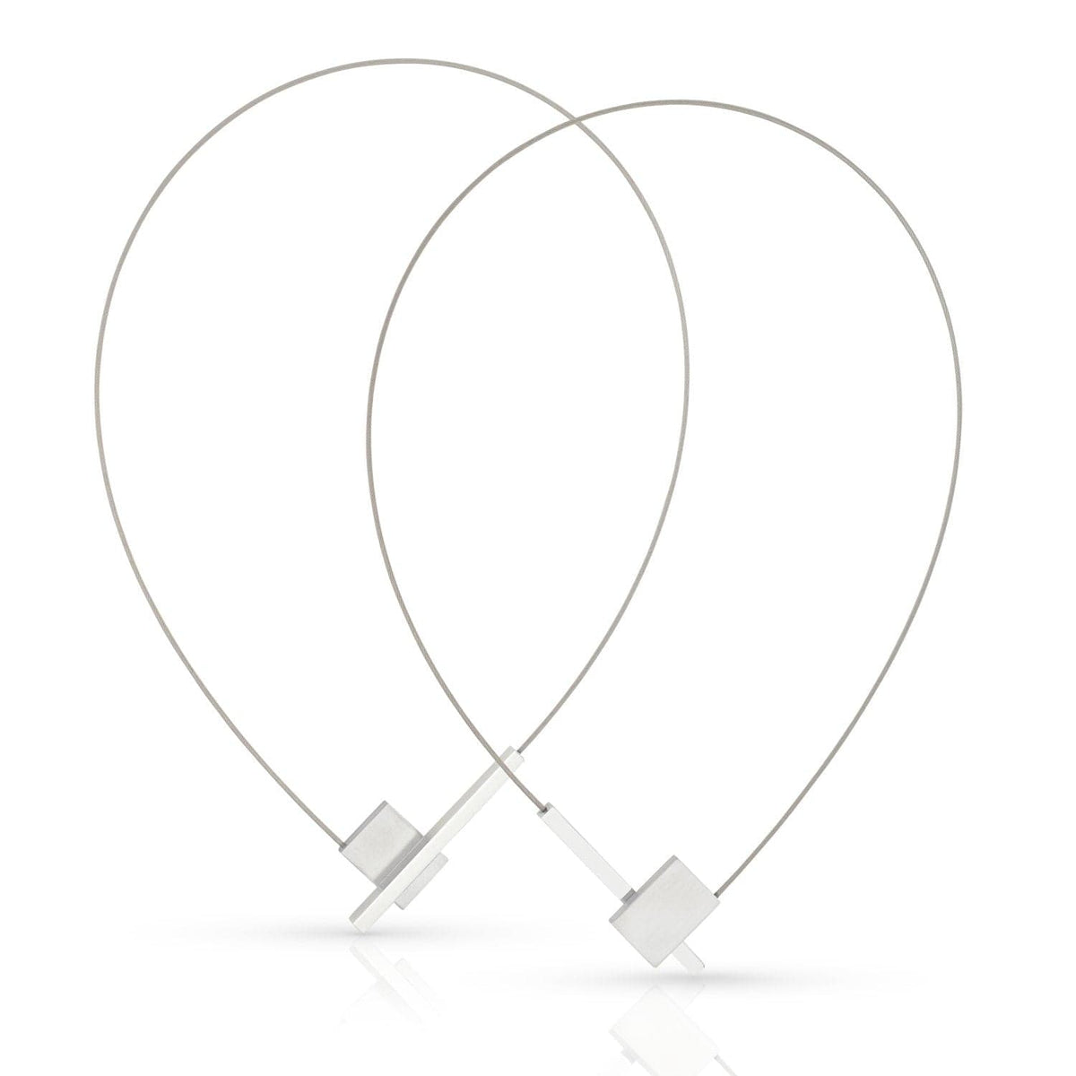 Collana a V con barretta in argento.