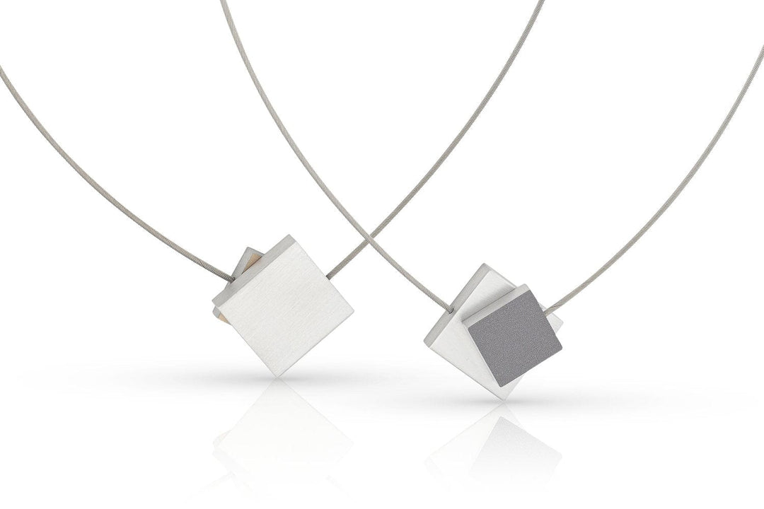 Collana quadrata con quadrato colorato C263AG