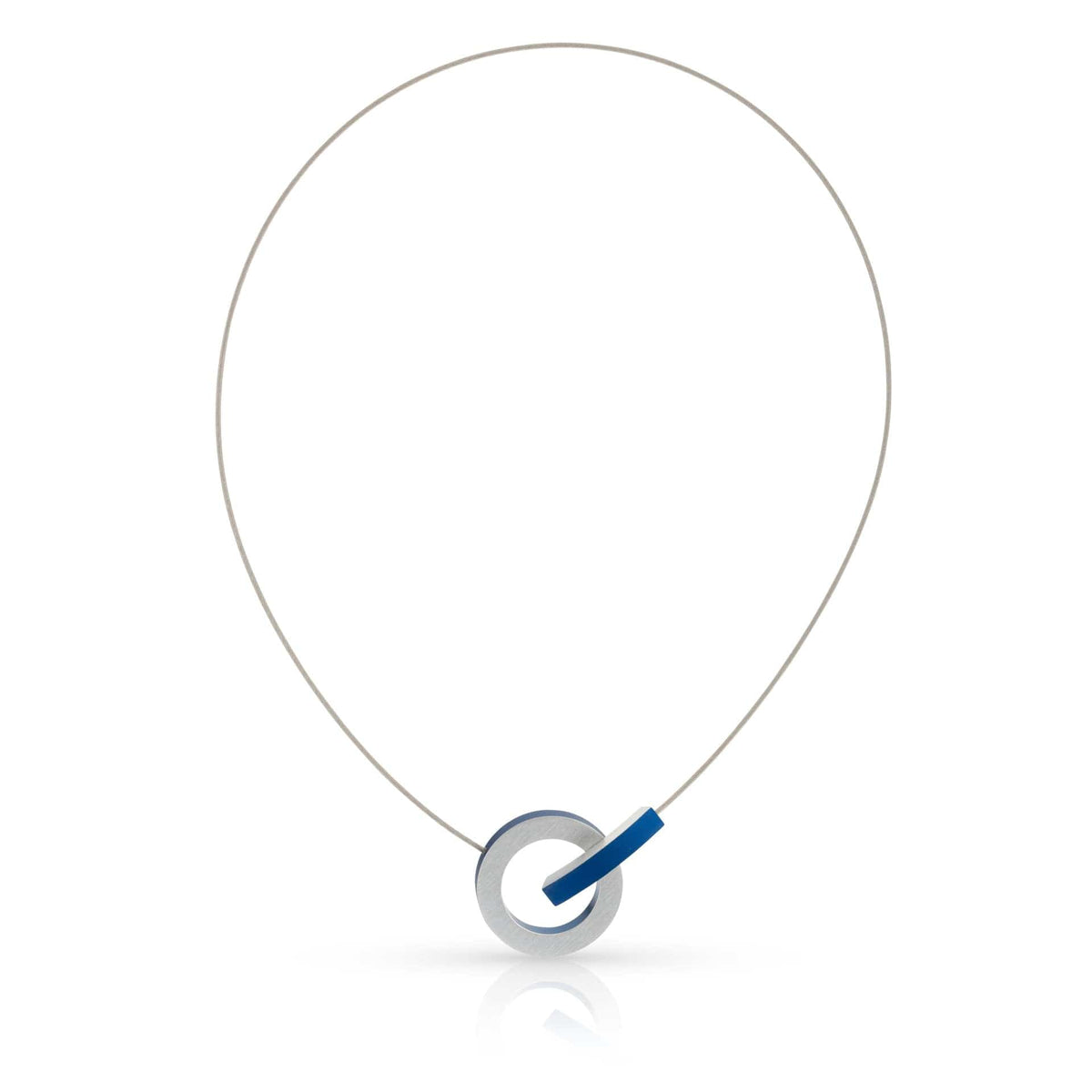 Collana con anello e arco colorato blu.