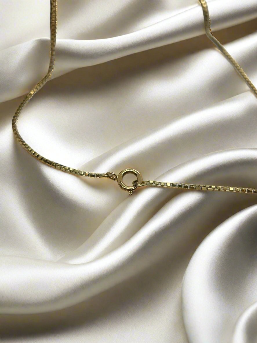 Collana vintage in oro 18K, maglia rolò, lunghezza 60 cm, peso 4,5 gr.