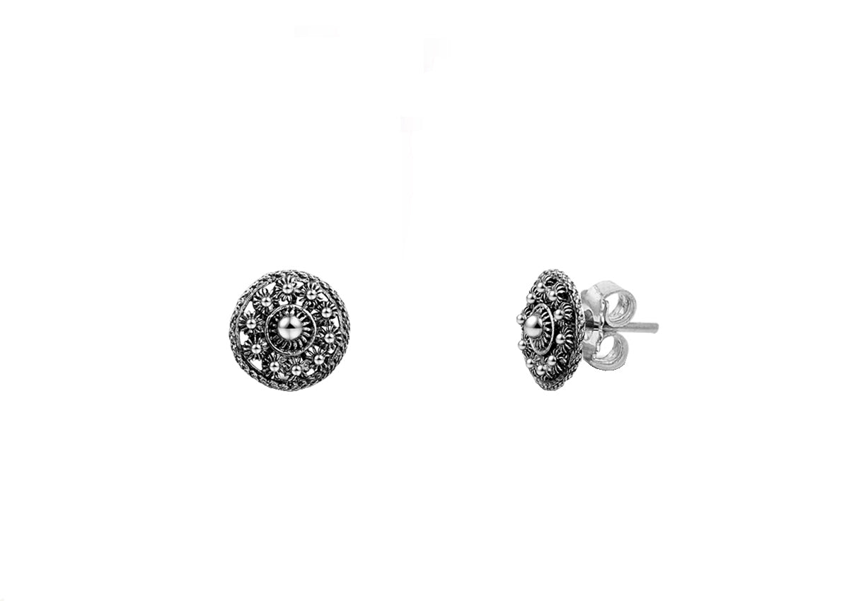 Orecchini a bottone con motivo a nodi, in argento, diametro 8 mm.