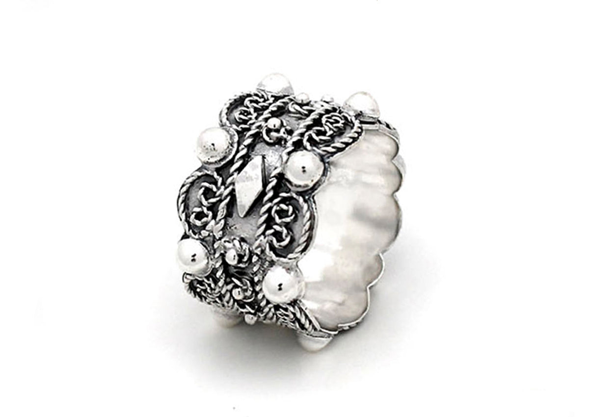 anello con nodo di Zeeland largo in argento con perle decorative