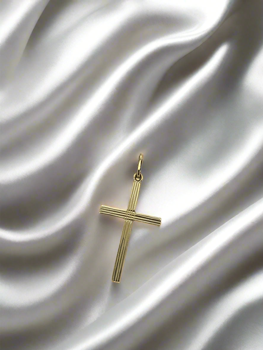 Ciondolo croce in oro 14k, finitura lucida, peso 1,2 gr.
