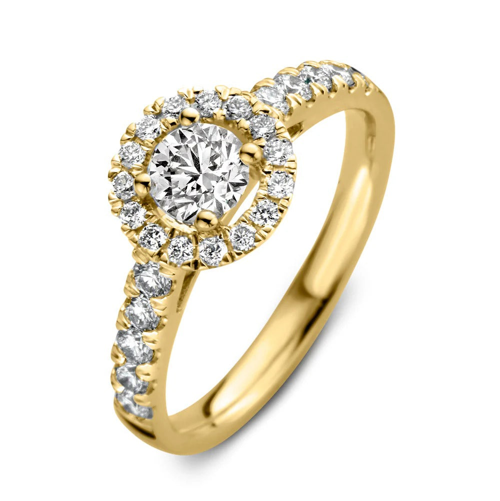 Anello in oro giallo con diamante centrale e pavé di diamanti.