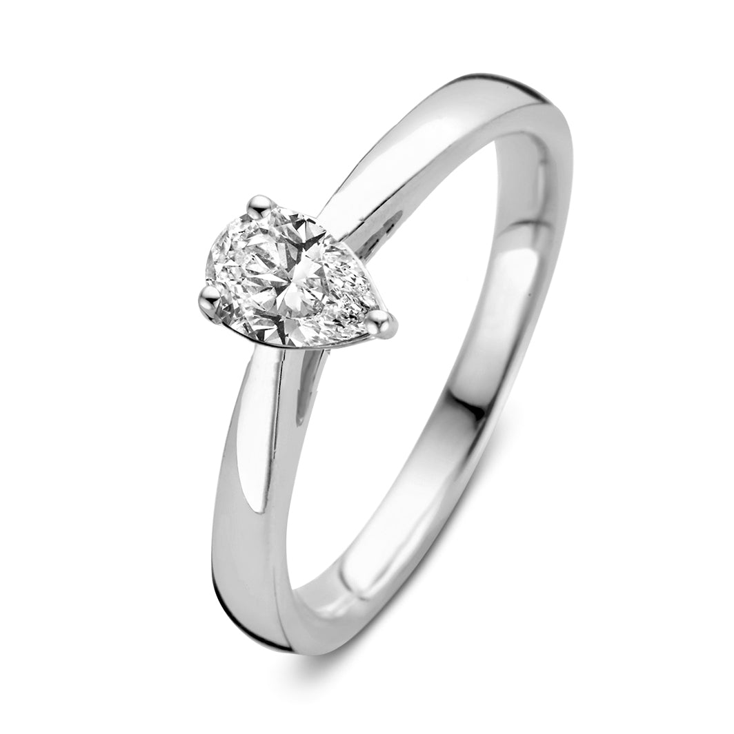 Anello in oro bianco con due diamanti a forma di pera da 0,30 carati.