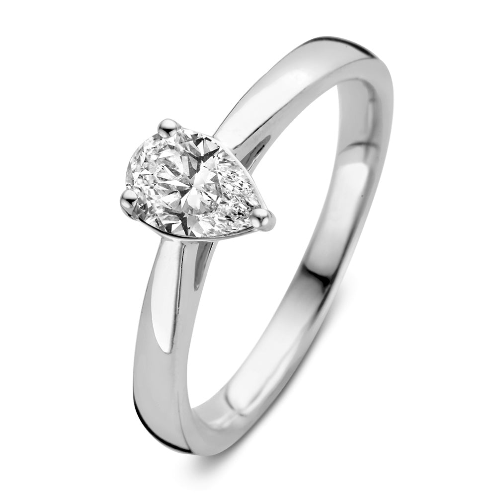 Anello in oro bianco con diamante a forma di cuore da 0,50 carati.