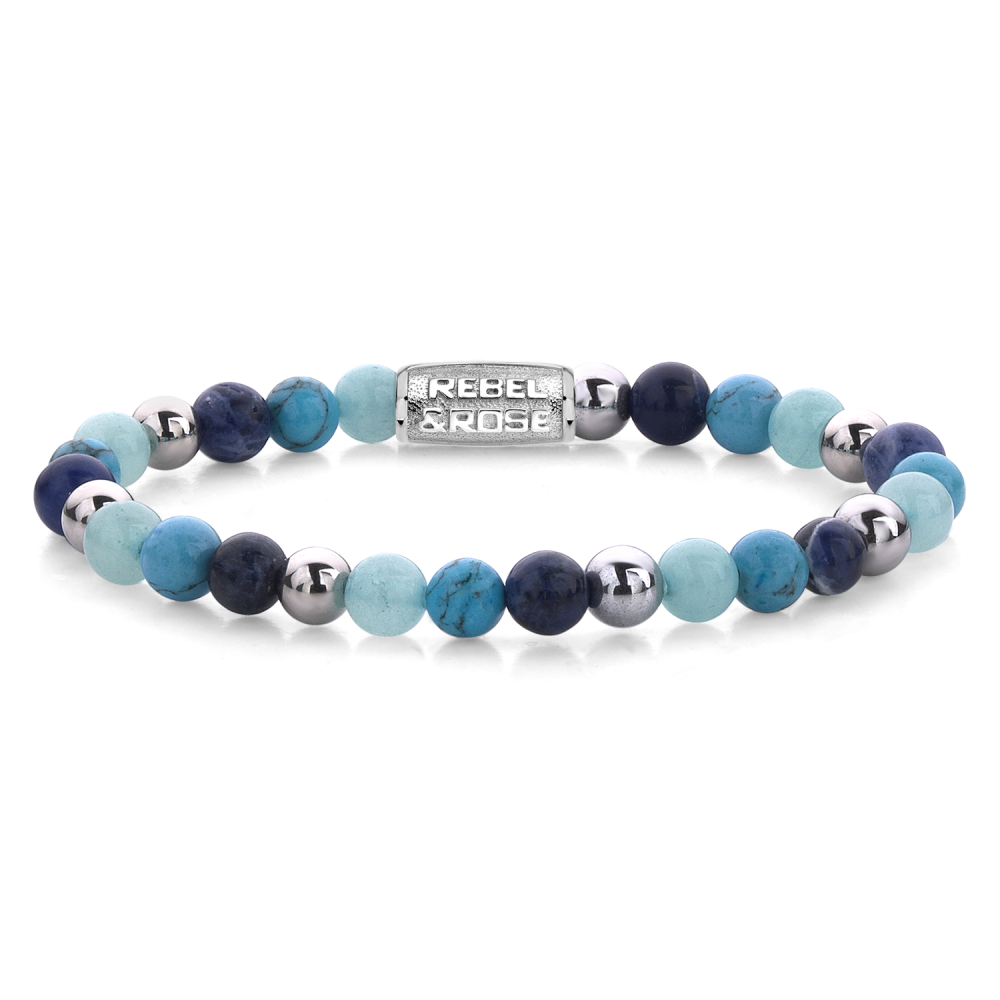 Bracciale da donna con perle di diverse sfumature di blu e dettagli argentati.