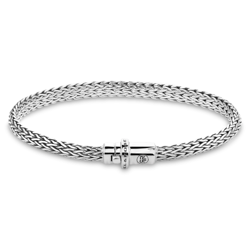 Bracciale in argento 925 con design intrecciato e chiusura decorativa.