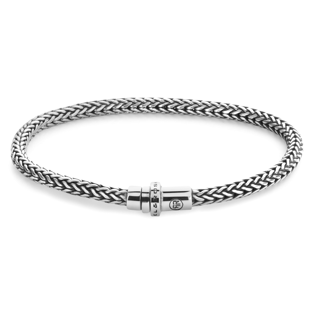 Bracciale in argento 925 con motivo intrecciato e chiusura a scorrimento.