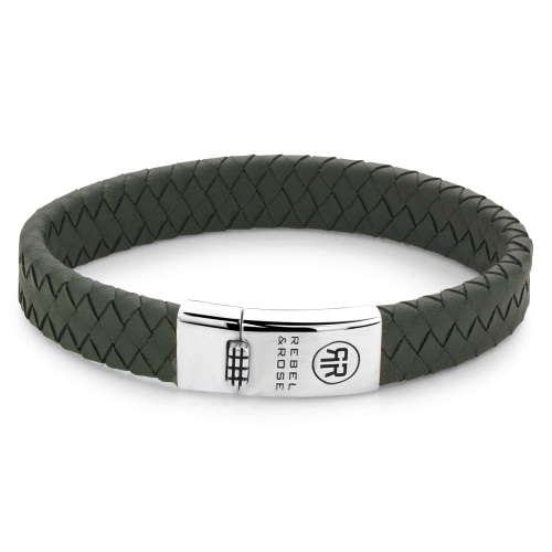 Bracciale piatto intrecciato in argento 925 con chiusura in acciaio inox.