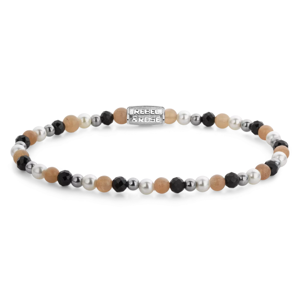 Bracciale in argento con perle nere, bianche e beige, decorato con dettagli brillanti.