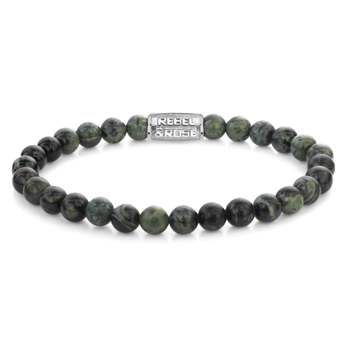 Bracciale da uomo con perle di 6 mm in pietra verde e nera, dettagli in metallo argentato.