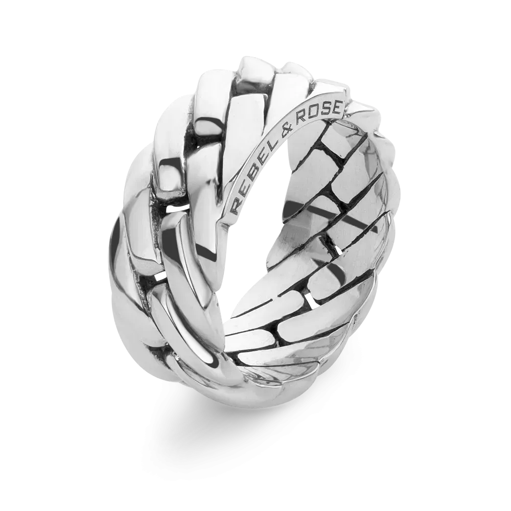 Anello in argento con design intrecciato e finitura lucida.