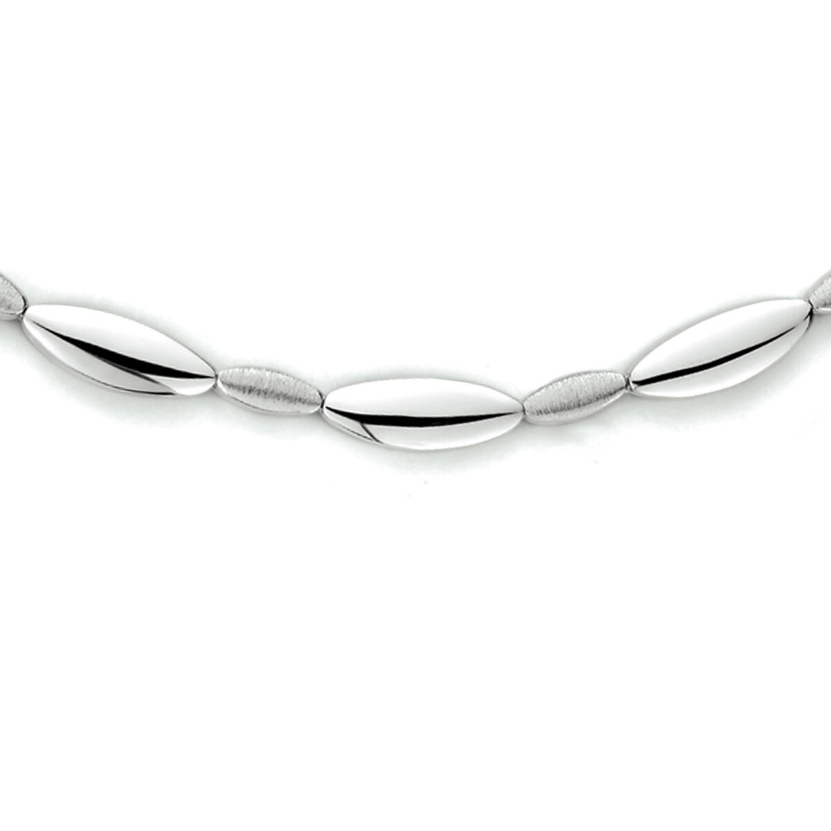 Collana in argento rodiato con maglie ovali lucide e opache, larghezza 5,2 mm e lunghezza 43 cm.