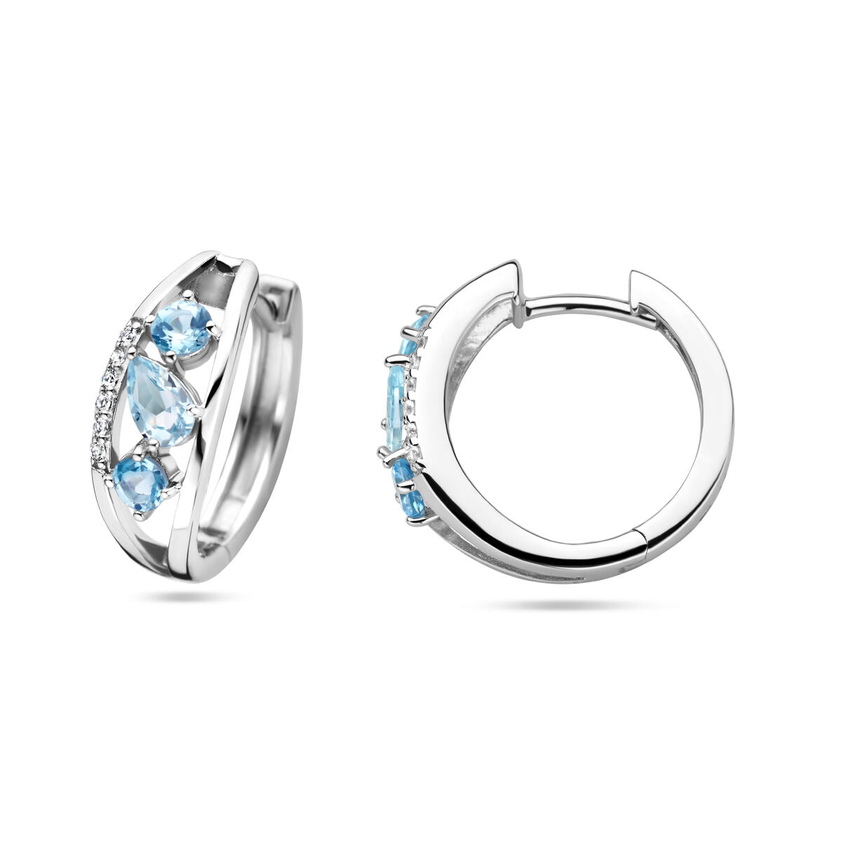 Van der Kooij Collectie klapoorringen topaas zilver gerhodineerd: deze 925 zilveren oorringen zijn versierd met drie blauwe topaasstenen en een rij kleine heldere kristallen-ideaal voor dames sieradenliefhebbers.