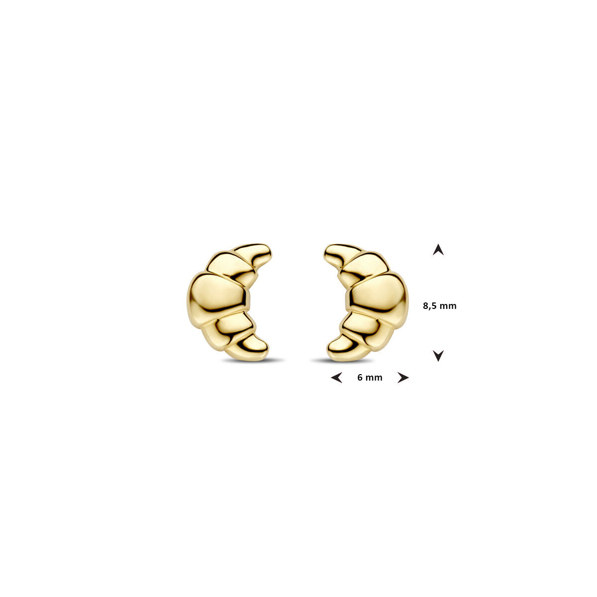 Een paar 14K geelgouden oorknoppen croissant 8,5 mm van de Van der Kooij Collectie, elk 8,5 mm hoog en 6 mm breed, tegenover elkaar op een witte achtergrond. Perfect voor dames sieraden collecties.