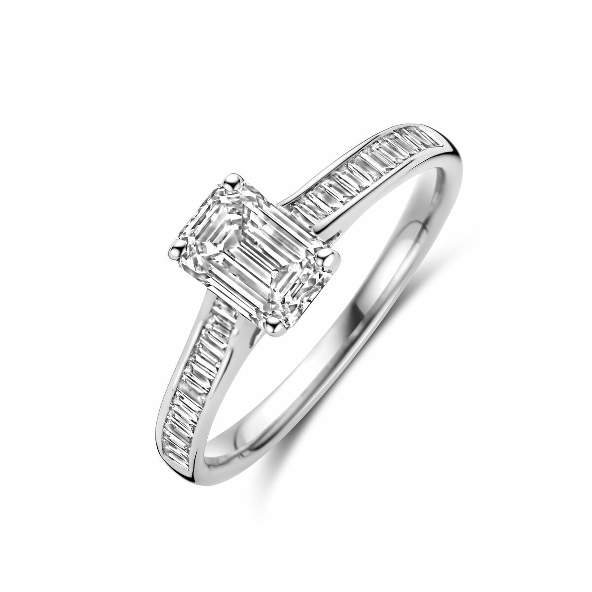 Anello in oro bianco 14K con diamante lab-grown di 1,19 ct, montatura con diamanti baguette.