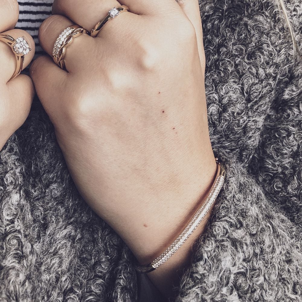 Bracciale rigido in oro giallo con diamante ad incastonatura pavé – Oro 14 carati, diamante 1,02 carati, bracciale di lusso da donna