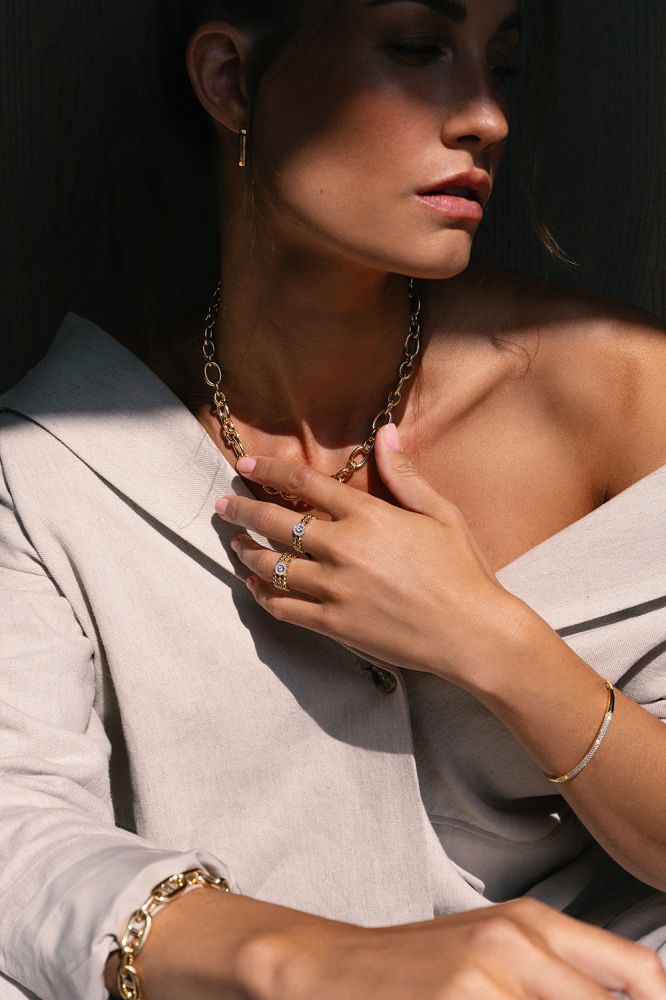 Bracciale rigido in oro giallo con diamante ad incastonatura pavé – Oro 14 carati, diamante 1,02 carati, bracciale di lusso da donna